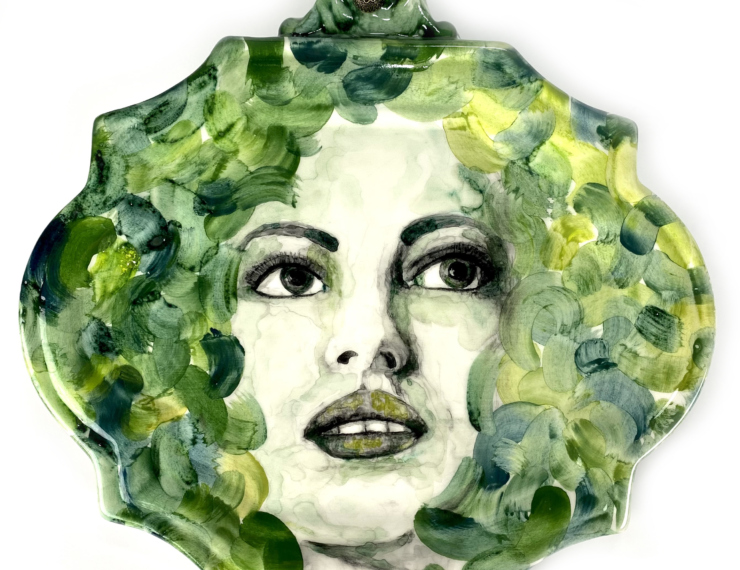 Plaquette dame in het groen